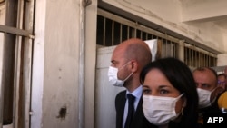 德國外交部長貝爾伯克、法國外交部長巴羅在敘利亞變天後造訪大馬士革，並參觀惡名昭彰的賽德納亞監獄。 (法新社：2025年1月3日)