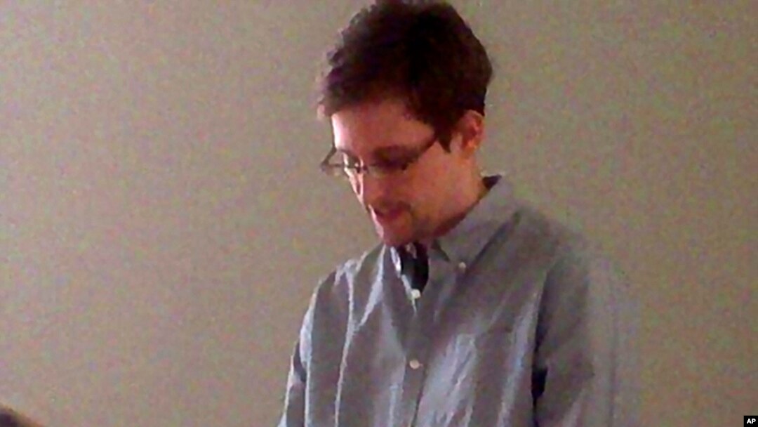 Edward Snowden en el aeropuerto Sheremetyevo de Moscú.