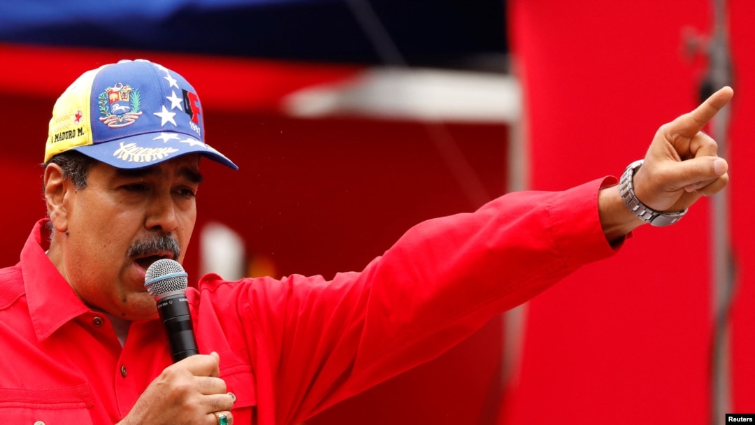 El presidente de Venezuela, Nicolás Maduro, habla en Caracas en un acto para conmemorar el aniversario del fallido intento de golpe de Estado encabezado por Hugo Chávez hace 34 años, el domingo 4 de febrero de 2024.