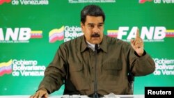 El presidente de Venezuela, Nicolás Maduro, habla durante una reunión con miembros militares de alto mando en Caracas, Venezuela.