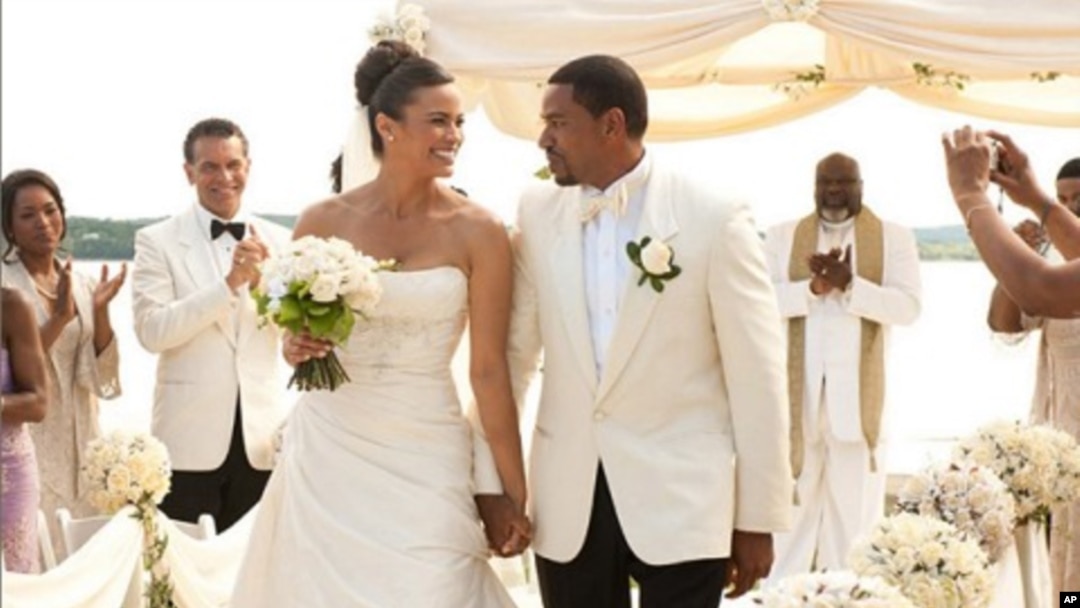Paula Patton and Laz Alonso in a scene from 'Jumping The Broom'
