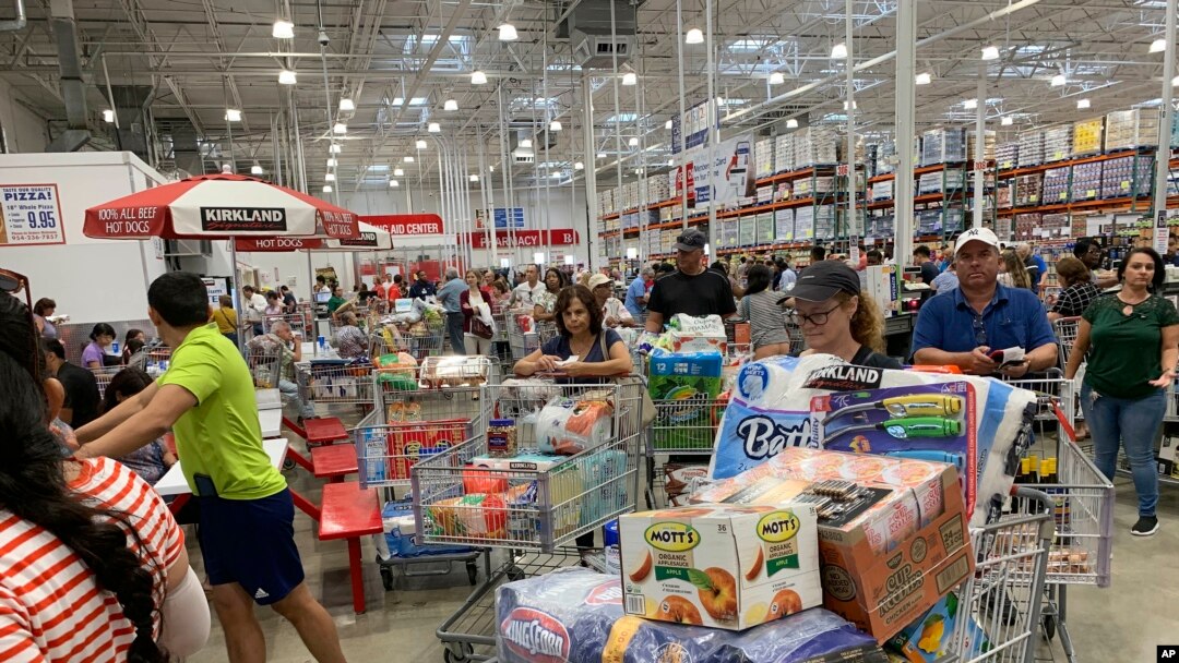 Archivo - Costco es una de las tiendas estadounidenses donde la gente adquiere productos al por mayor.