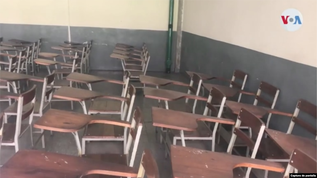 Un salón de clases vacío en Caracas. Mayo, 2021. Foto: Captura de Pantalla.