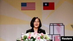 資料照：台灣總統蔡英文在訪問南美邦交國途徑洛杉磯時發表講話。（2018年8月12日）