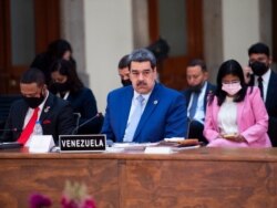 El presidente de Venezuela, Nicolás Maduro, escucha durante la cumbre de la Comunidad de Estados Latinoamericanos y Caribeños (CELAC), en Ciudad de México. Septiembre 18, 2021. Foto: Reuters.