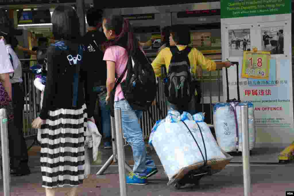 港府3月1日起實施限奶令,有關注組成員認為對杜絕水貨客活動成效不足