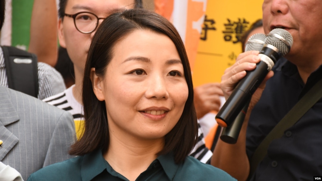 去年被DQ的劉小麗報名參選立法會九龍西補選。(美國之音湯惠芸)