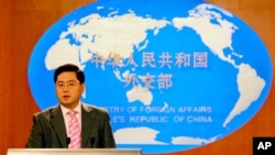 2007年7月5日時任中國外交部發言人在北京一次新聞吹風會上回答記者提問。中國政府2022年12月30日宣布，任命現任中國駐美國大使的秦剛出任外交部長。