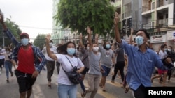 緬甸民眾6月3日在仰光舉行反對軍政府的抗議活動。