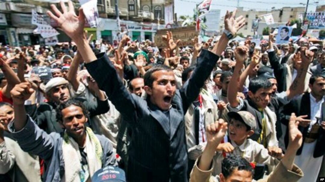 Gungun masu zanga zangar nuna kin jinin gwamnati a Yemen.