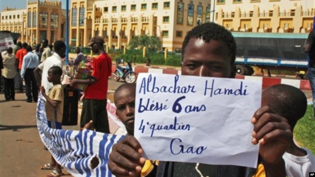Northern Malians call for liberation of the rebel-occupied north, Bamako, June 27, 2012.