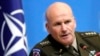 General Kristofer Kavoli, komandant Evropske komande SAD, obraća se novinarima u Briselu, 18. januara 2024. 