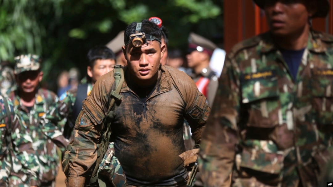 Thai soldiers searching for the missing children and their coach march out of the Tham Luang Nang Non cave in Mae Sai, Chiang Rai province, in northern Thailand on June 29, 2018. 