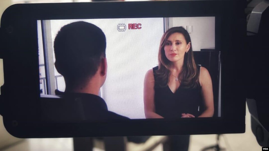 La periodista Celia Mendoza, de la Voz de América, conversó recientemente con cuatro militares venezolanos exiliados en Colombia, para una serie de reportajes sobre la Fuerza Armada y sus desafíos en medio de la crisis severa que padece Venezuela.
