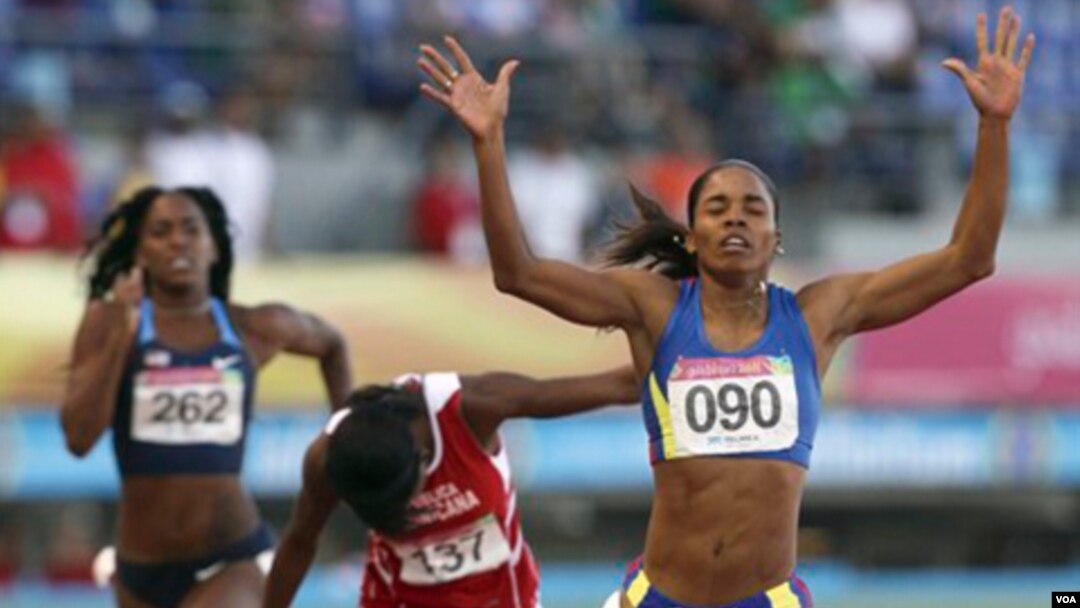 La colombiana María Oliveros (90) logró la medalla de oro en los 400 metros de mujeres.