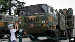 中國北京的軍事博物館中展出的紅旗-16A地對空中程導彈發射車。（資料圖片）