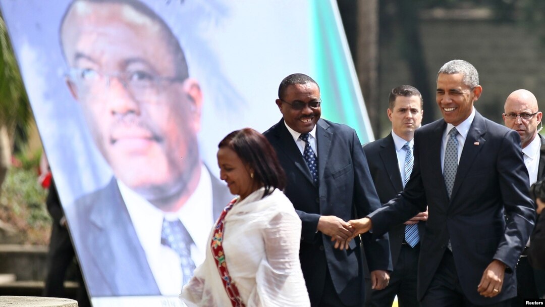 Ethiopia's Prime Minister Hailemariam Desalegn (2nd L) greets U.S. President Barack Obama as he arrives to the National Palace in Addis Ababa, Ethiopia July 27, 2015. 