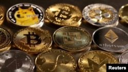 ARCHIVO: En esta ilustración se ven representaciones de criptomonedas, 10 de agosto de 2022.