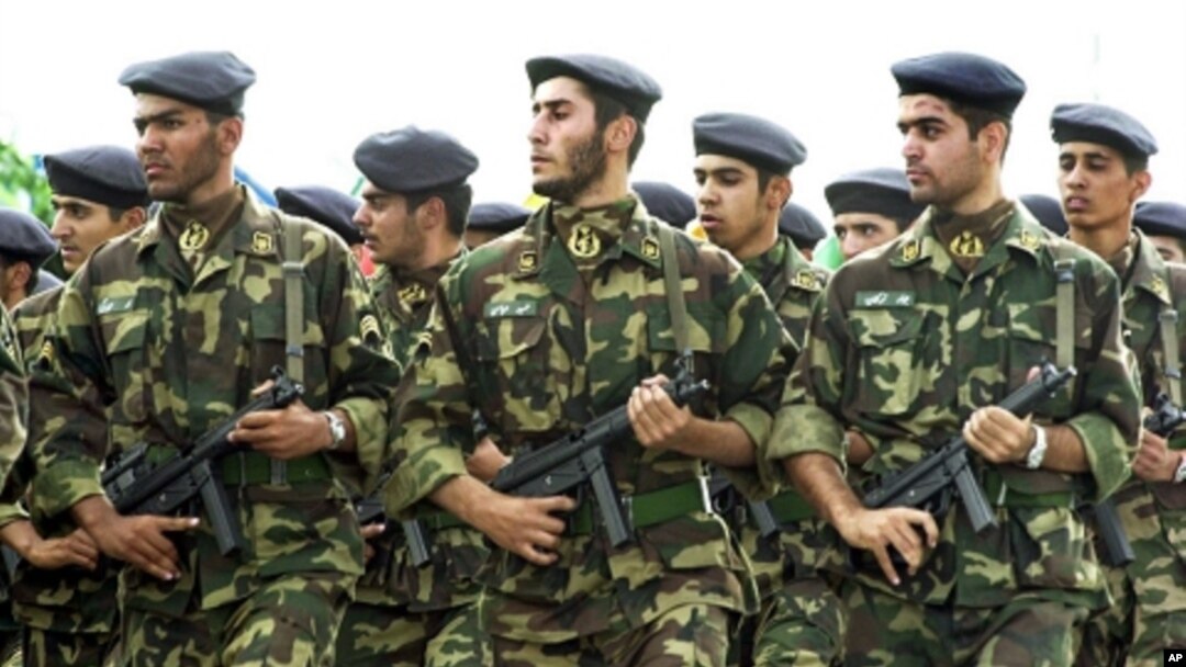 Soldiers of Iran's elite Revolutionary Guard (file photo)