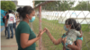 Enfermera venezolana ayuda a los desplazados en Arauquita
