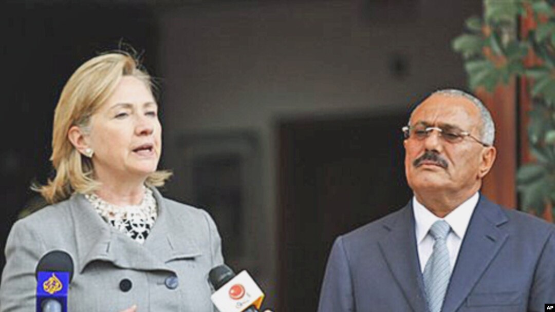 Yemeni President Ali Abdullah Saleh, right, listens to U.S. Secretary of State Hillary Rodham Clinton, as she speaks during a media conference in Sanaa, 11 Jan 2011
