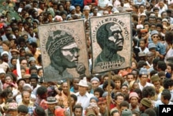 Cartaz retratando Amílcar Cabral e Aristides Pereira.