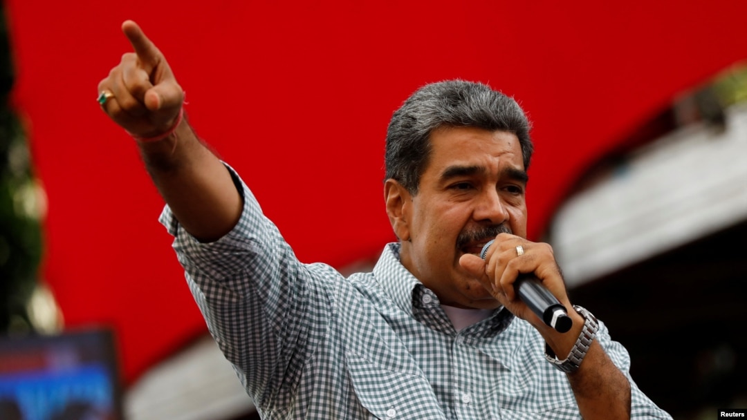 ARCHIVO - El presidente venezolano, Nicolás Maduro, pronuncia un discurso durante una manifestación para celebrar los resultados de las elecciones presidenciales del 28 de julio, en Caracas, Venezuela, el 28 de agosto de 2024. 