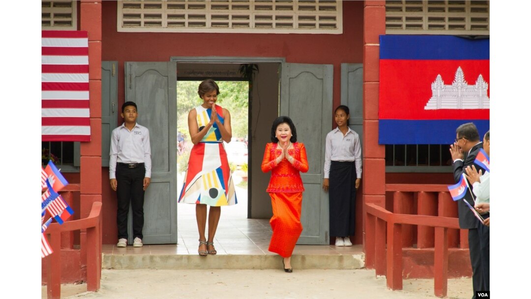 Michelle Obama Visits School Girls in Siem Reap, Visits Angkor