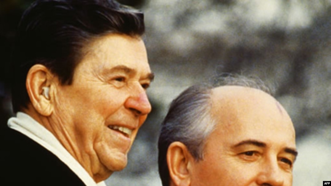 “Kommunizm boshi berk ko’cha ekanini Reygan bilgan. O’zining boshiga o’zi yetishini anglagan. Shuning uchun kommunist rahbarlar bilan faol muloqotga kirishgan. Ularning ko’ngliga yo’l topa olgan. Bu strategiya ish berdi. Hatto Reyganning o’zi ham xayron q