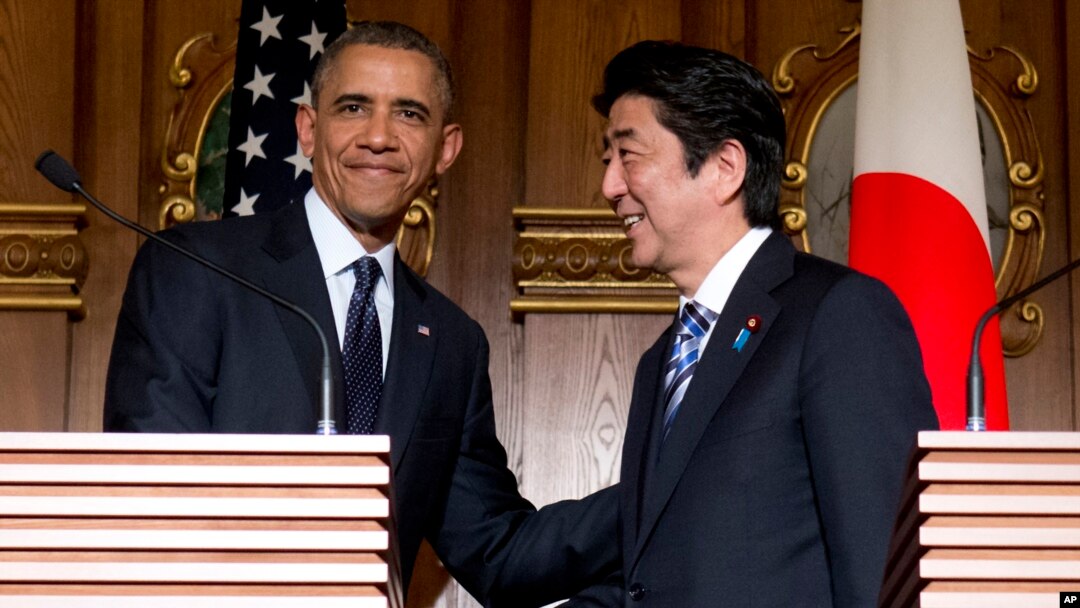 Prezident Obama va Yaponiya bosh vaziri Shinzo Abe matbuot anjumani so'nggida, Tokio, 24-aprel, 2014-yil