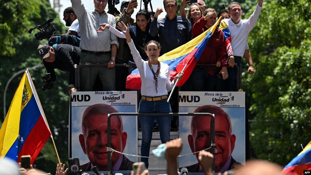 受歡迎的反對派領導人瑪麗亞·科裡納·馬查多(Maria Corina Machado)8月3日在安全受到威脅的情況下露面與支持者一起示威。