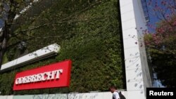 Logotipo corporativo del conglomerado de construcción Odebrecht SA en su sede en Sao Paulo, Brasil, el 29 de julio de 2019. REUTERS/Amanda Perobelli