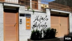شعار علیه بهایی ها بهائیان 