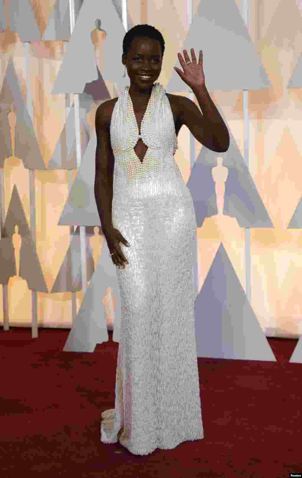 Actriz Lupita Nyong'o num vestido Calvin Klein e diamantes Chopard 87ª Gala dos Oscars