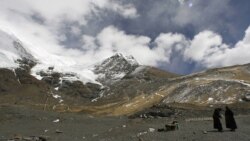 འཛམ་གླིང་འཁྱག་རོམ་བརྒྱ་བཅུ་བཞུ་ཉེན་ཆེ།