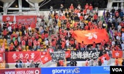 有香港球迷再「噓」中國國歌。(美國之音湯惠芸)