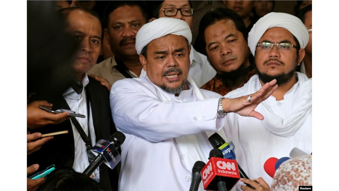 Leader of Islamic Defenders Front (FPI) Habib Rizieq (center) talks to reporters at a court after the blasphemy trial of Jakarta's incumbent governor Basuki Tjahaja Purnama, also known as Ahok, in Jakarta, Indonesia, Feb. 28, 2017.
