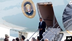 U.S. President Barack Obama arrives on Air Force One at Hangzhou Xiaoshan International Airport in Hangzhou in eastern China's Zhejiang province, Saturday, Sept. 3, 2016.