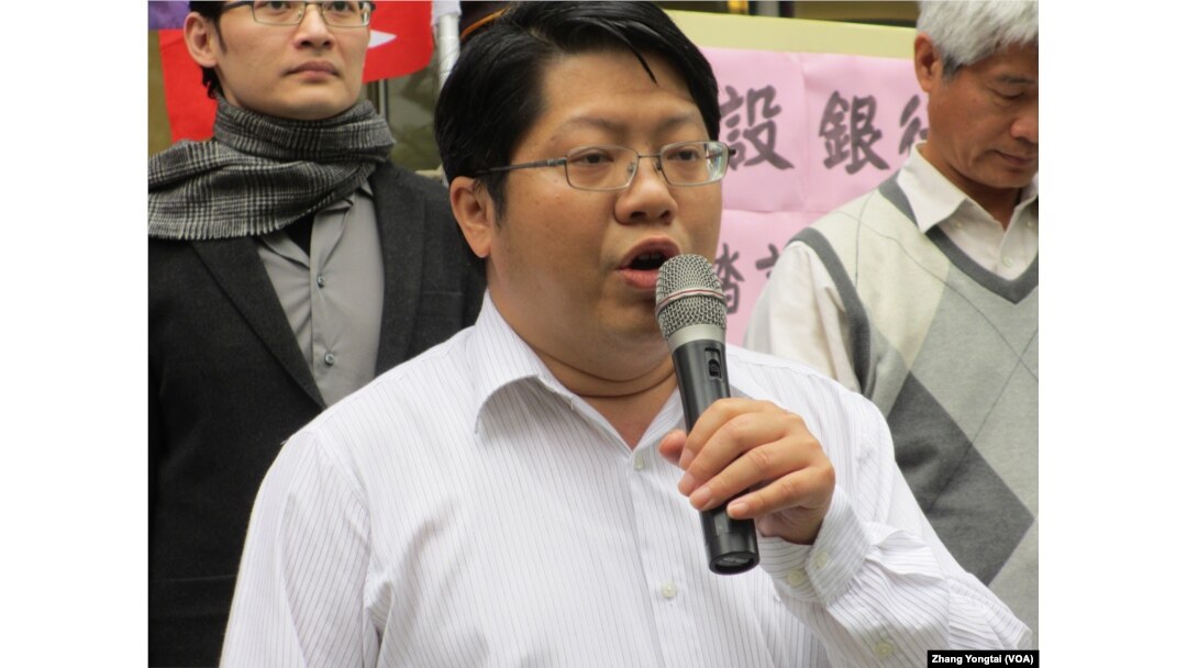 反黑箱服貿民主陣線召集人賴中強律師(美國之音張永泰拍攝)