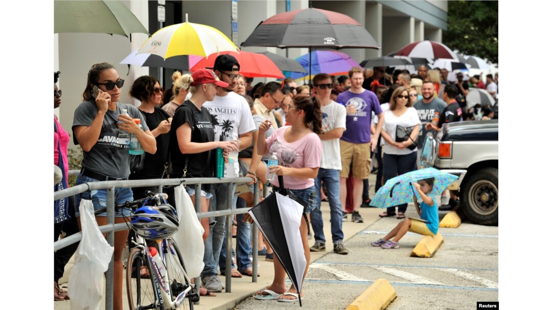 Hundreds of community members line up outside a clinic to donate blood after the shooting attack at a gay nightclub in Orlando, Fla., June 12, 2016.