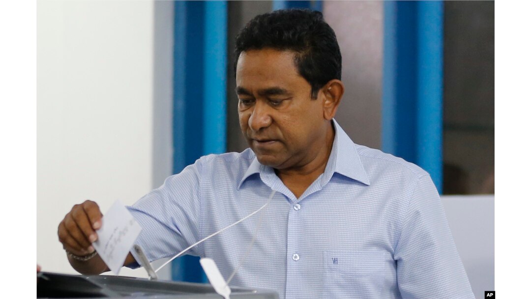 Maldivian president Yameen Abdul Gayoom casts his vote at a polling station during presidential election day in Male, Sept. 23, 2018.