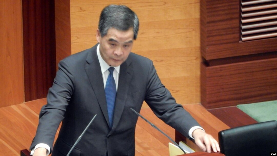 香港特首梁振英出席立法會答問大會(美國之音 湯惠芸攝)