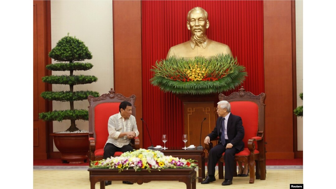 Philippines President Rodrigo Duterte, left, and Vietnam's Communist Party General Secretary Nguyen Phu Trongt talk at the party's headquarters in Hanoi, Vietnam, September 29, 2016.