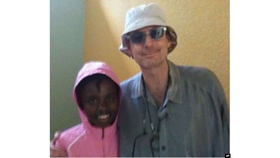 David Saltz with Haitian earthquake survivor Nathana Gerome, 13, 7 Apr 2010