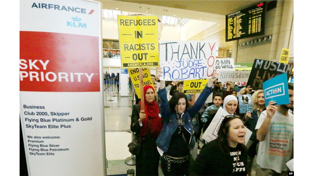 Los-Anjeles xalqaro aeroportida Prezident Tramp farmoniga qarshi namoyishlar