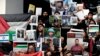 ARCHIVO - Periodistas y estudiantes de periodismo mexicanos participan en una manifestación de solidaridad y protesta por los colegas detenidos, desaparecidos y asesinados en Gaza durante la 38ª edición de la Feria Internacional del Libro en México, el 5 de diciembre de 2024. AFP