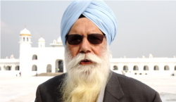 Pilgrim professor Bahjan Singh Grewal teaches at Victoria University, Melbourne, Australia, Nov 6 (Ayaz Gul/VOA)