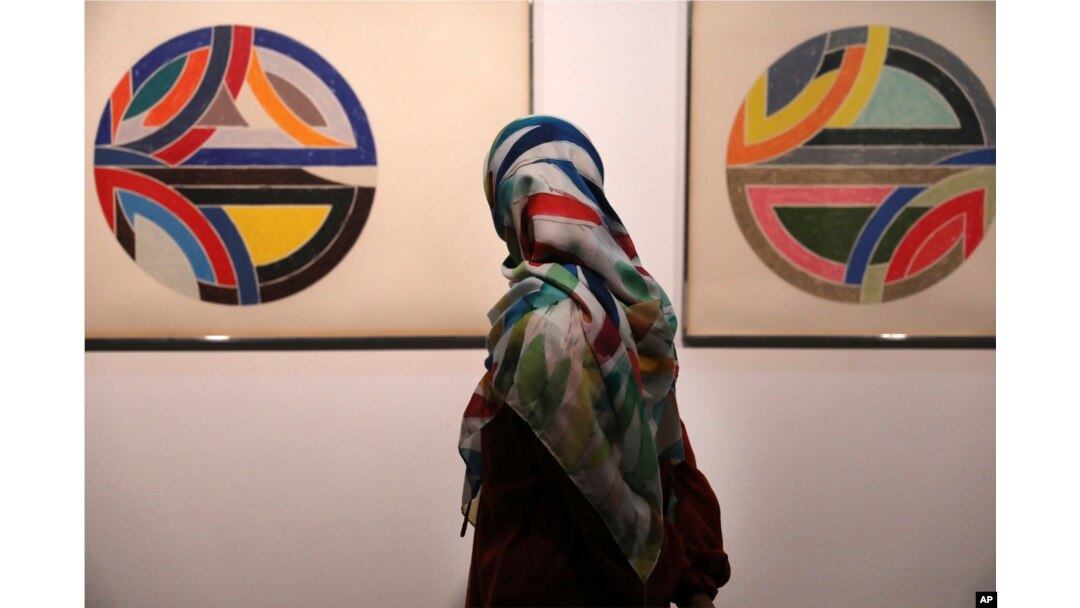 سری آثار فرانک استلا، هنرمند آمریکایی از سال ۱۹۷۷.