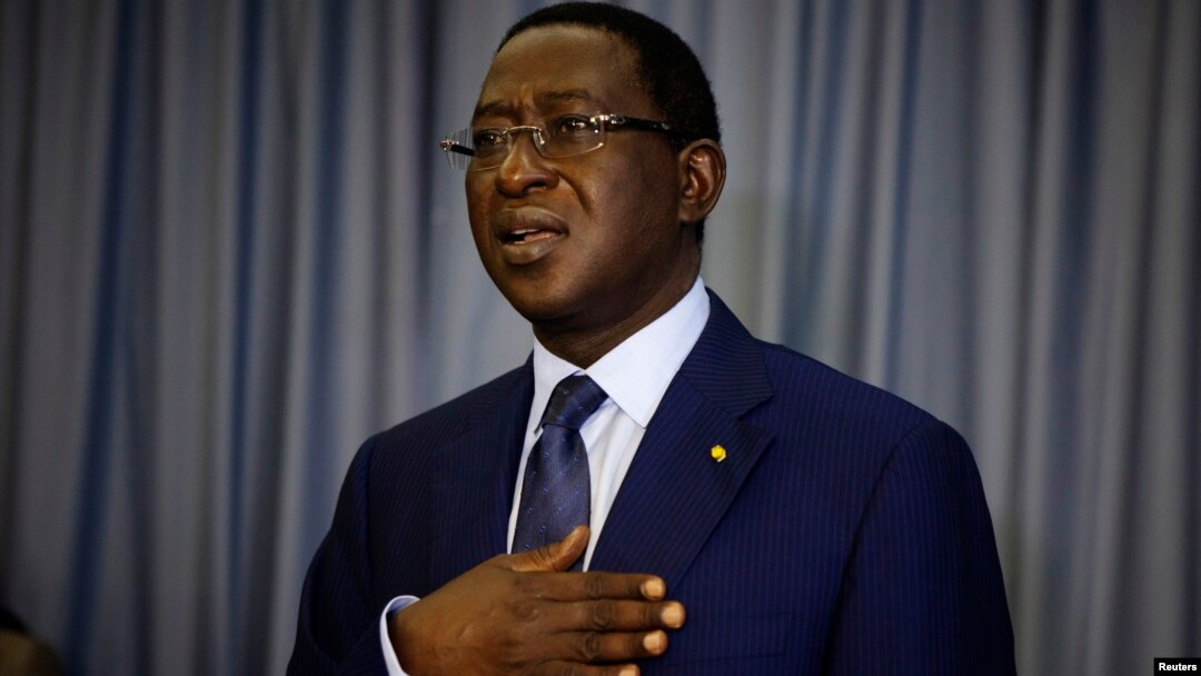 Defeated presidential candidate Soumaila Cisse sings his political party's anthem during a news conference in Bamako, Mali, Aug. 13, 2013.