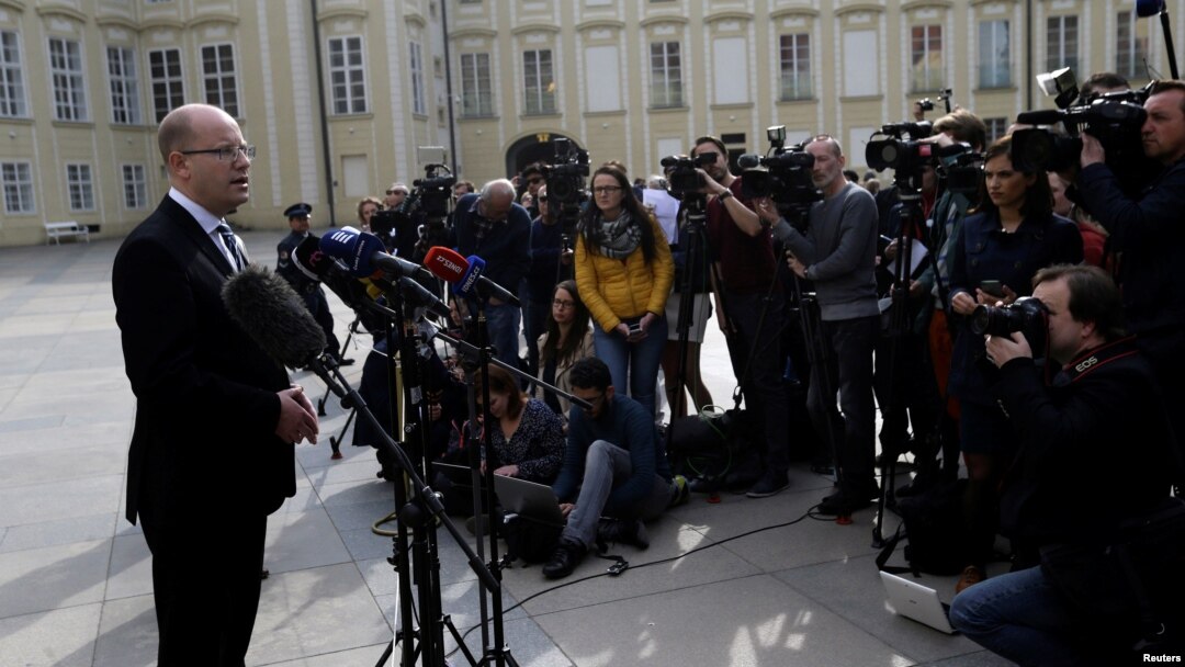 Czech Prime Minister Bohuslav Sobotka speaks to journalists at Prague Castle in Prague, Czech Republic, May 4, 2017. 